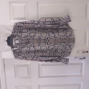 cabi 3759 Serpentine Blouse Snake Print Black Tan Size Medium Button Cuff Sleeve